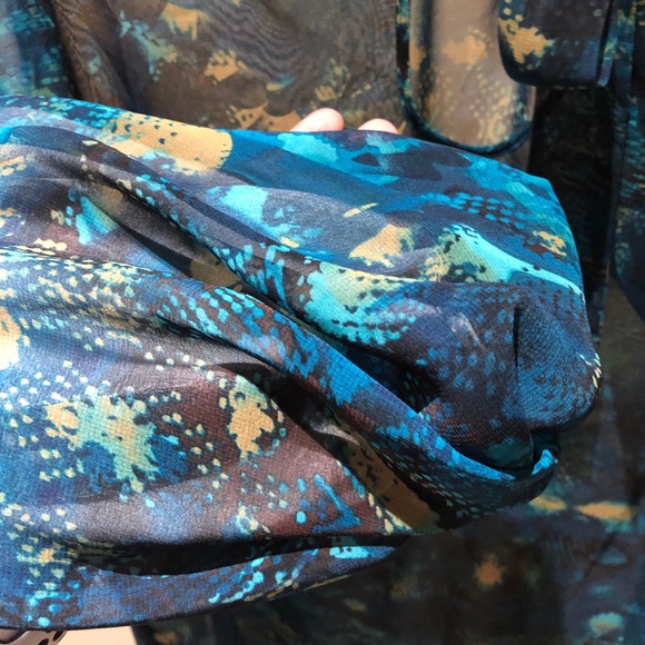 ANNE KLEIN | Sheer Long Sleeve Blouse - Picture 3 of 5